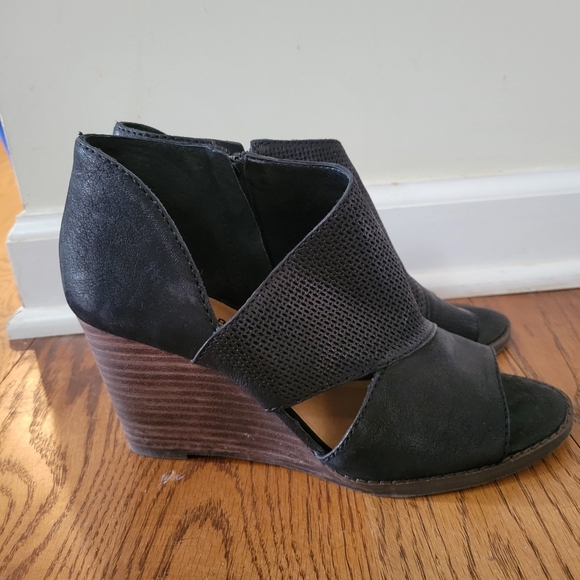 Lucky Peep Toe Wedges - Picture 6 of 7